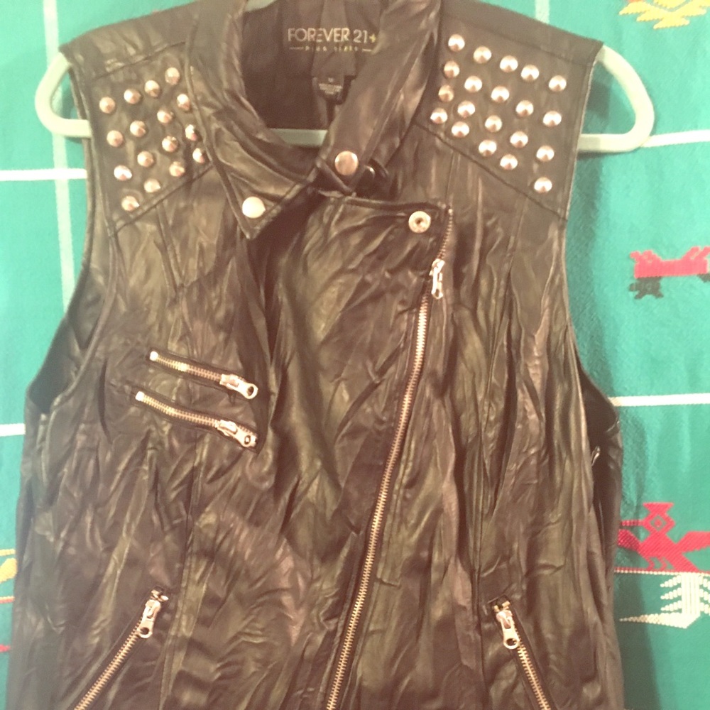 1X NWT Forever21 Studded Vegan Leather Moto Vest